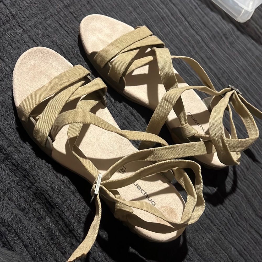 Quechua women’s hiking sandals sz 8 (European 39) NWOT